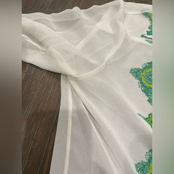 Beautiful Green Paisley blouse by I.N.C - Picture 3 of 6